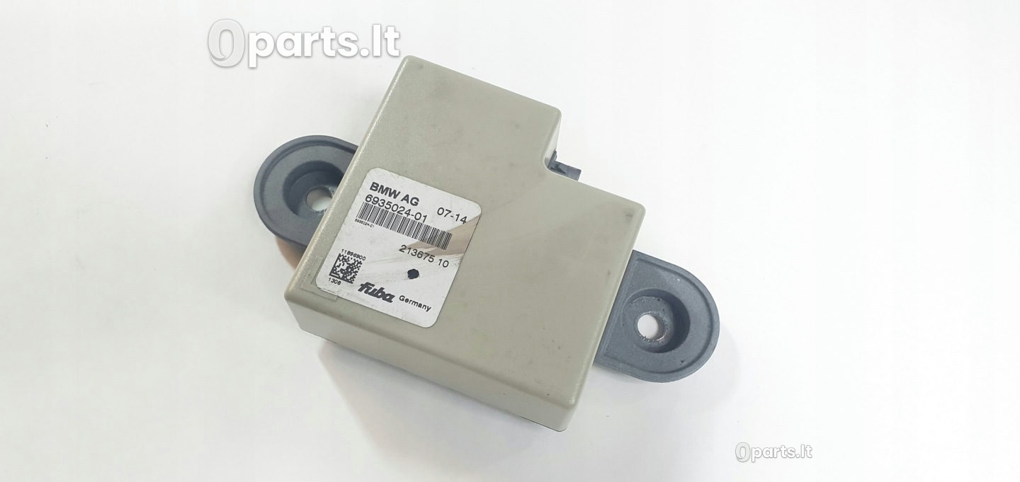 Antenos stiprintuvas antenos modulis BACK-UP BMW E88 E90 E91 E92 E93 E60 E61 E65 65206935024