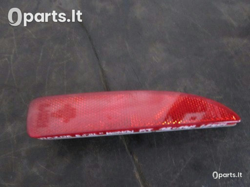 Dešinieji galinio bamperio atšvaitai Mazda · P3945B