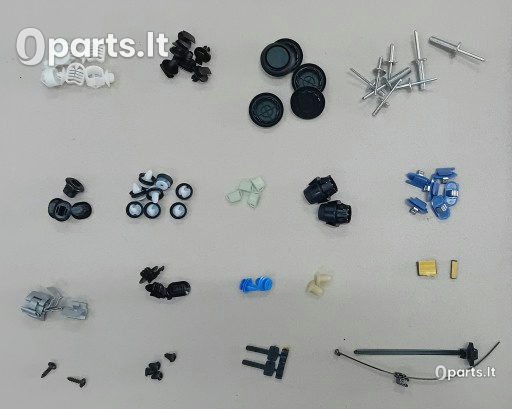 Neatsidarantys šoniniai elementai Renault Clio IV · 900993185R