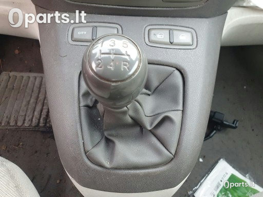 Pavarų svirtys ir perjungimo mechanizmai Fiat Idea